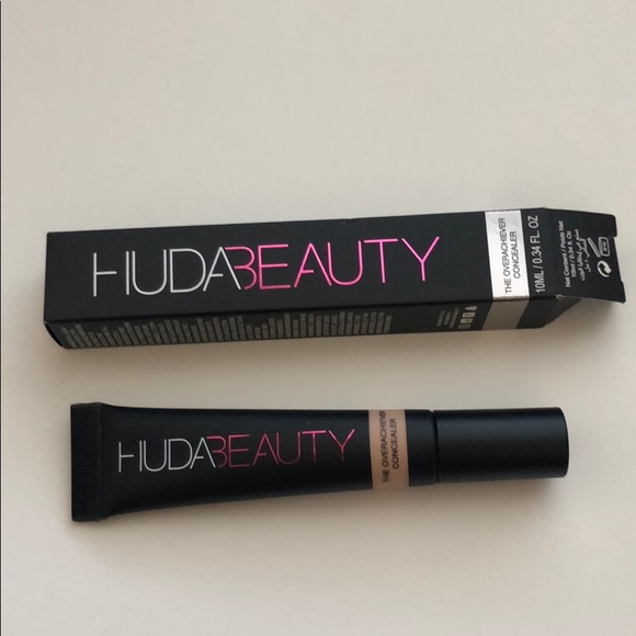 Huda Beauty Concealer - Picture 1 of 3